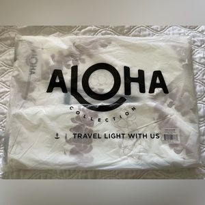 BNWT Aloha Collection Day Tripper Rose Gold